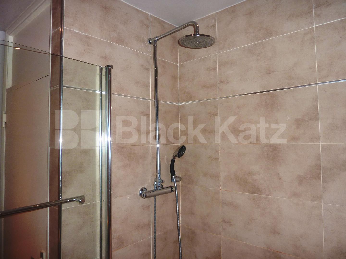 			MUST SEE!!, 1 Bedroom, 1 bath, 1 reception Flat			 Pembridge Gardens, NOTTING HILL